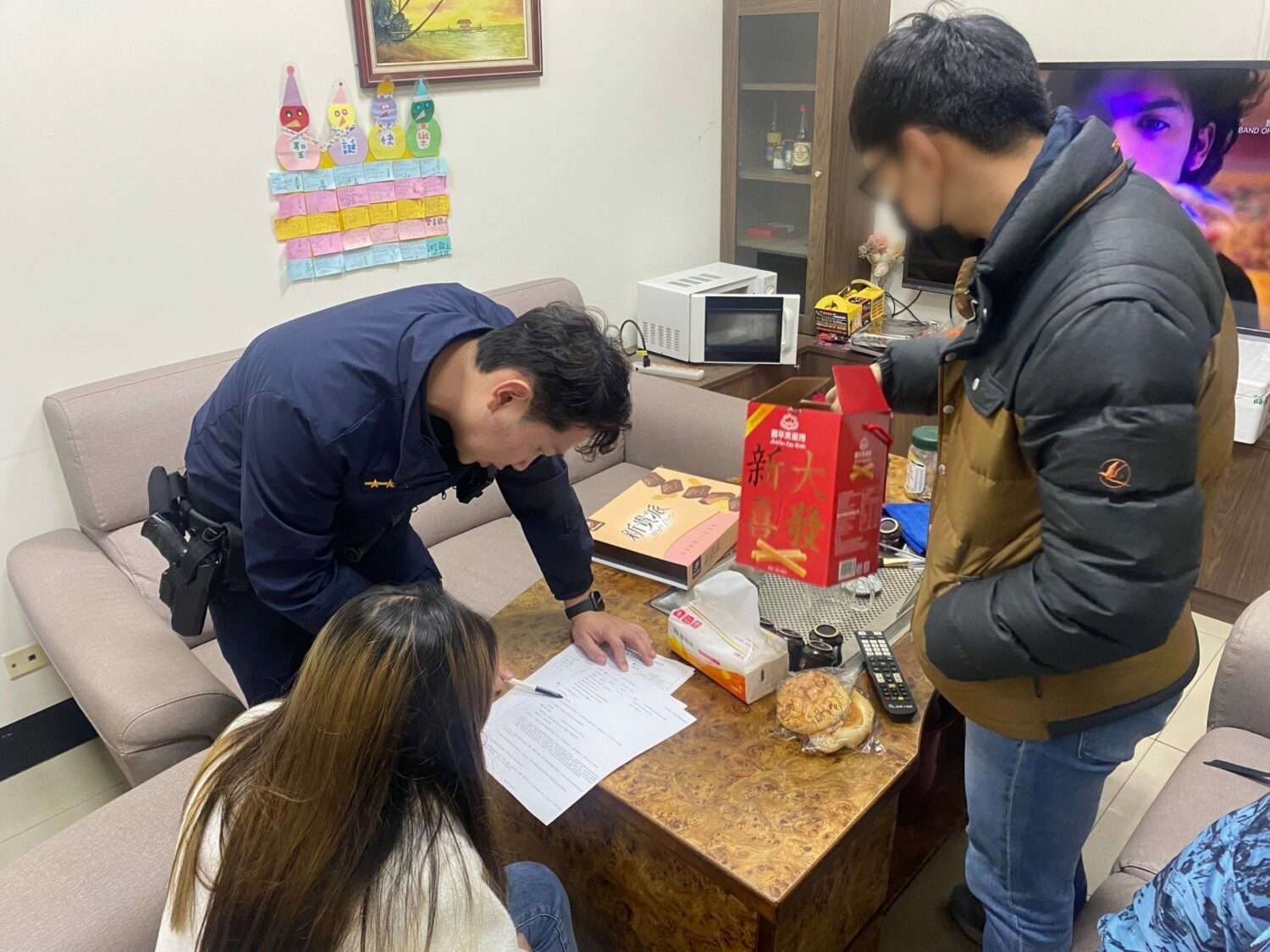 龜山暖警熱心為民服務 助逃家少女、失智婦成功返家