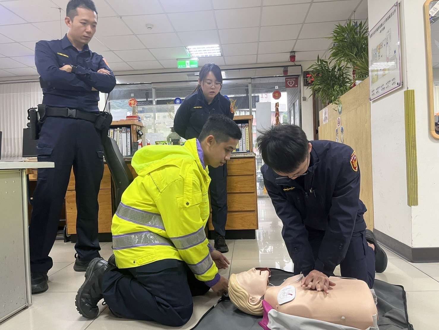 暖心關懷轄區弱勢 龜山警助一家四口溫暖過年 S 97558596