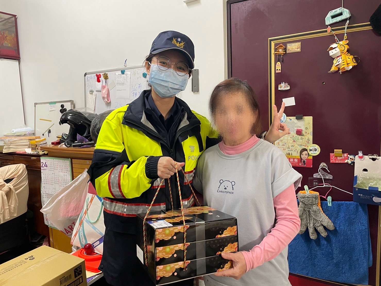 關懷弱勢寒冬送暖 龜山女警助紓困轉介度難關 S 97665029 0
