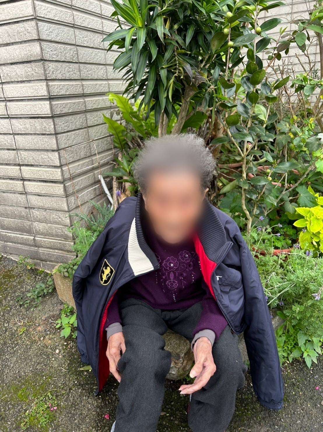 9旬老嫗迷途路邊徘徊 八德暖警助平安返家 S 9805869