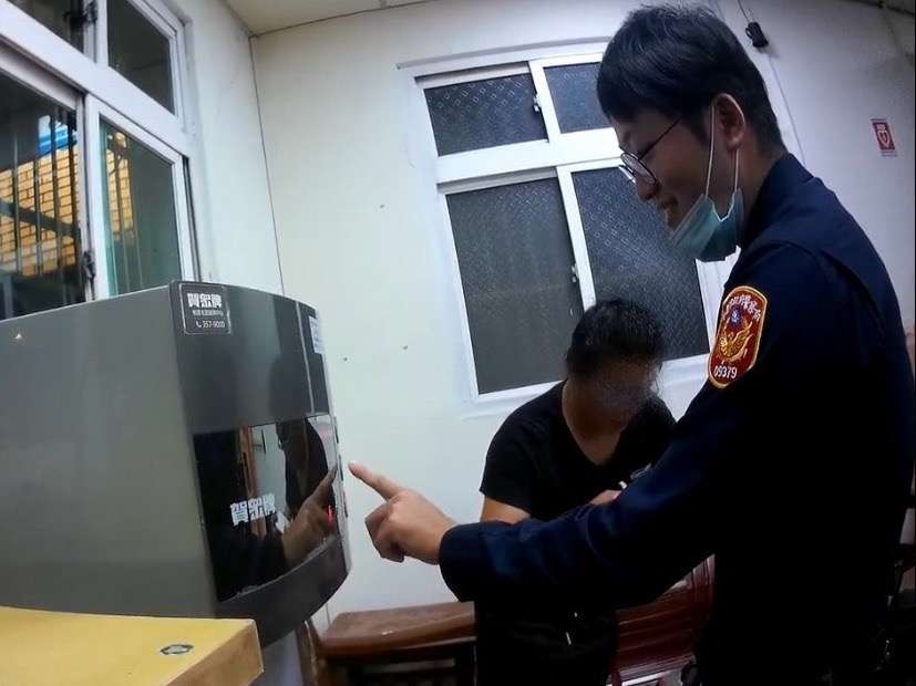 男子寒夜裡險失溫 龜山警及時送「暖」 S 98091032