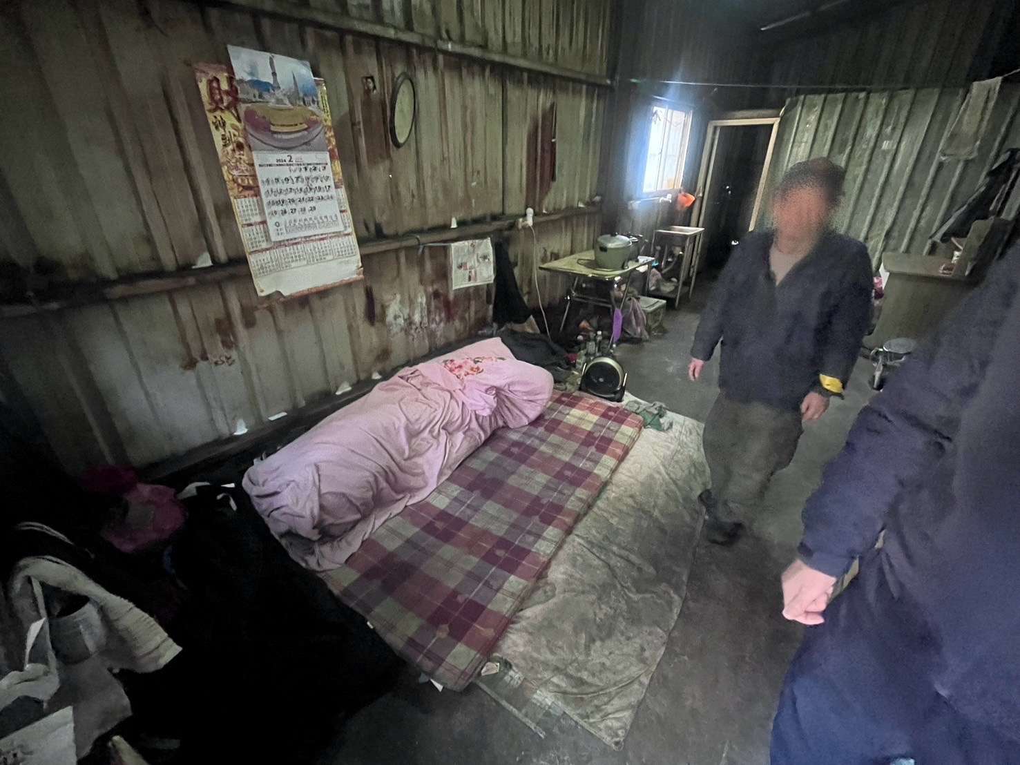 6旬翁患語言障礙靠撿回收維生 龜山警贈愛心物資 S 98328582 0