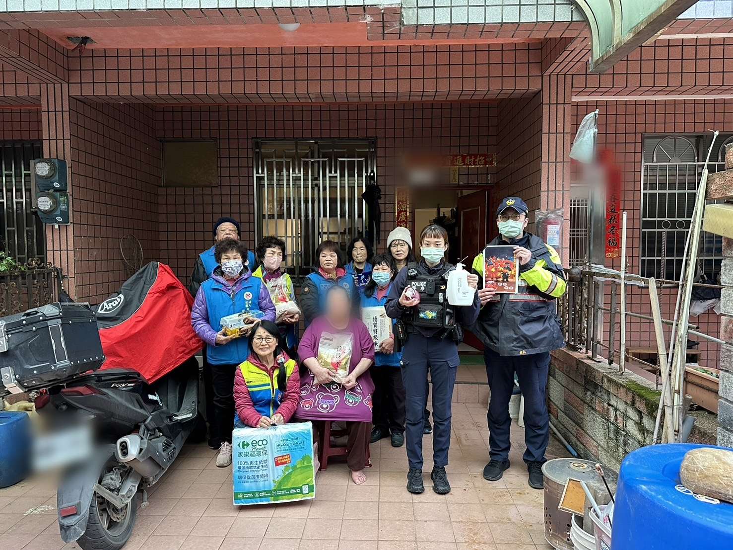 青埔警春節送暖 贈弱勢家庭愛心物資 gdkljg