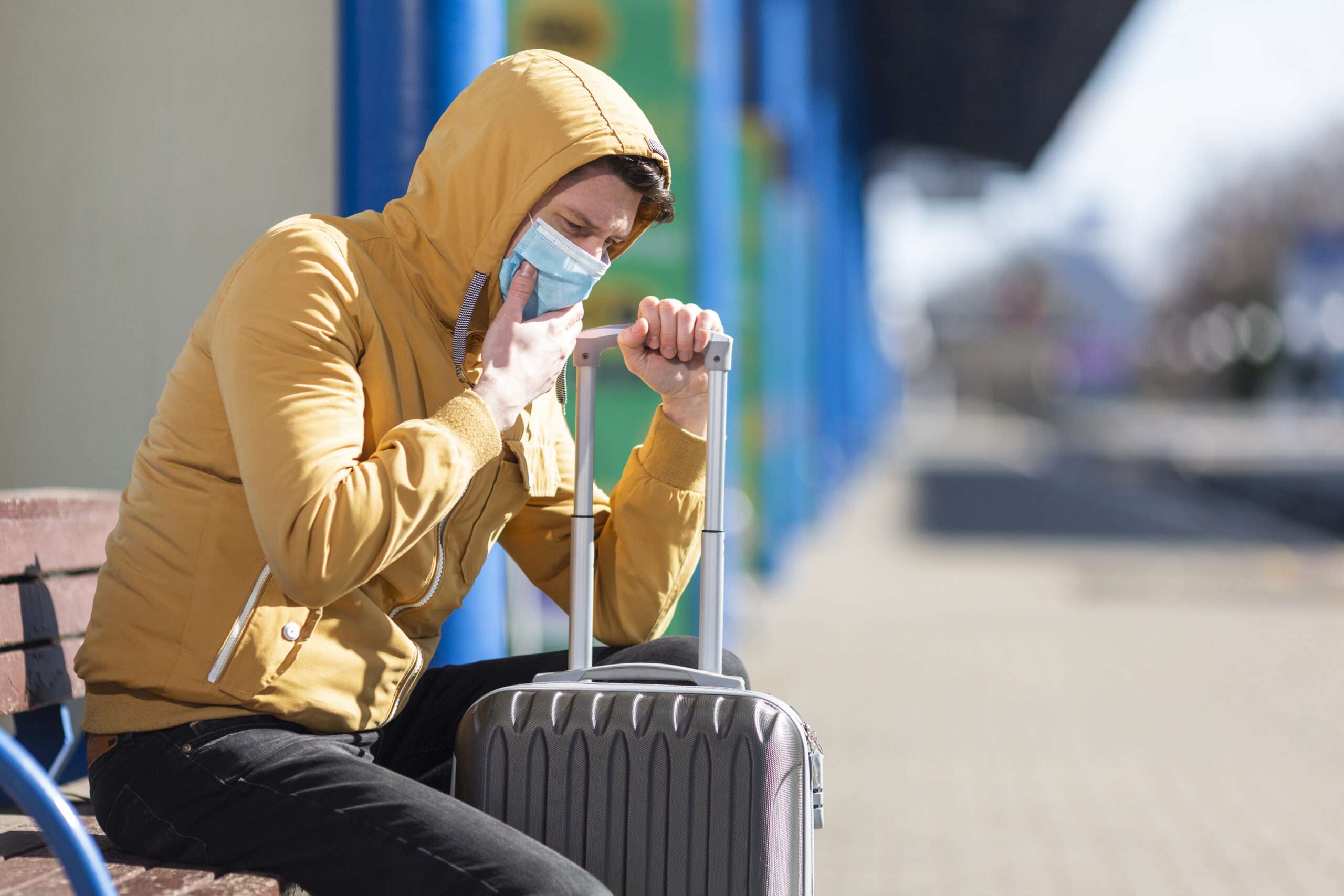 疾管署明起解除機場定點採檢 免費快篩發放延長至3/31 man with surgical mask outdoor scaled