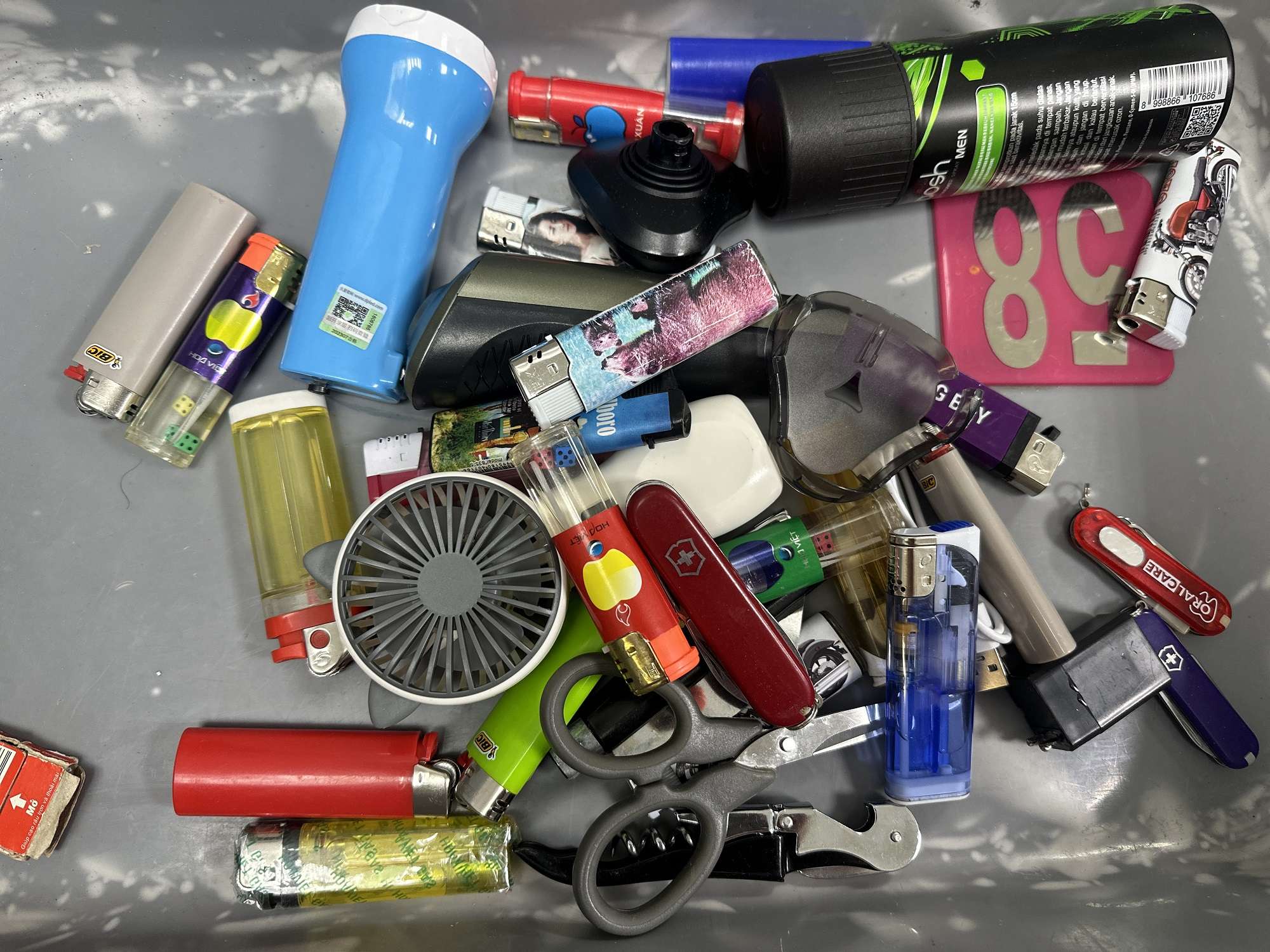 清明連假出國注意 桃機曝常見5種危安物品 02 4