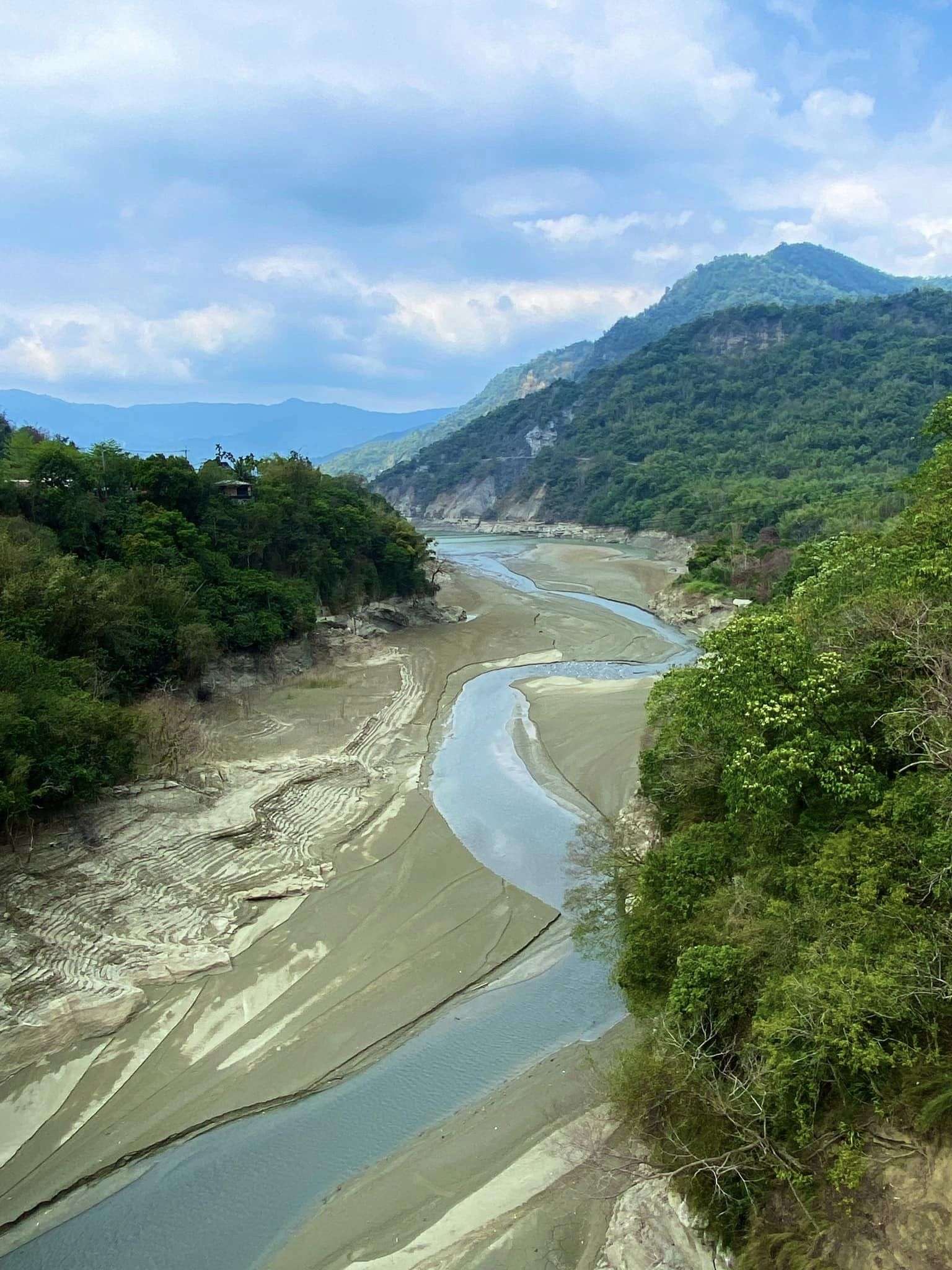 副刊/位於群山間河谷地的嘉義大埔 0321大埔橋下的曾文溪