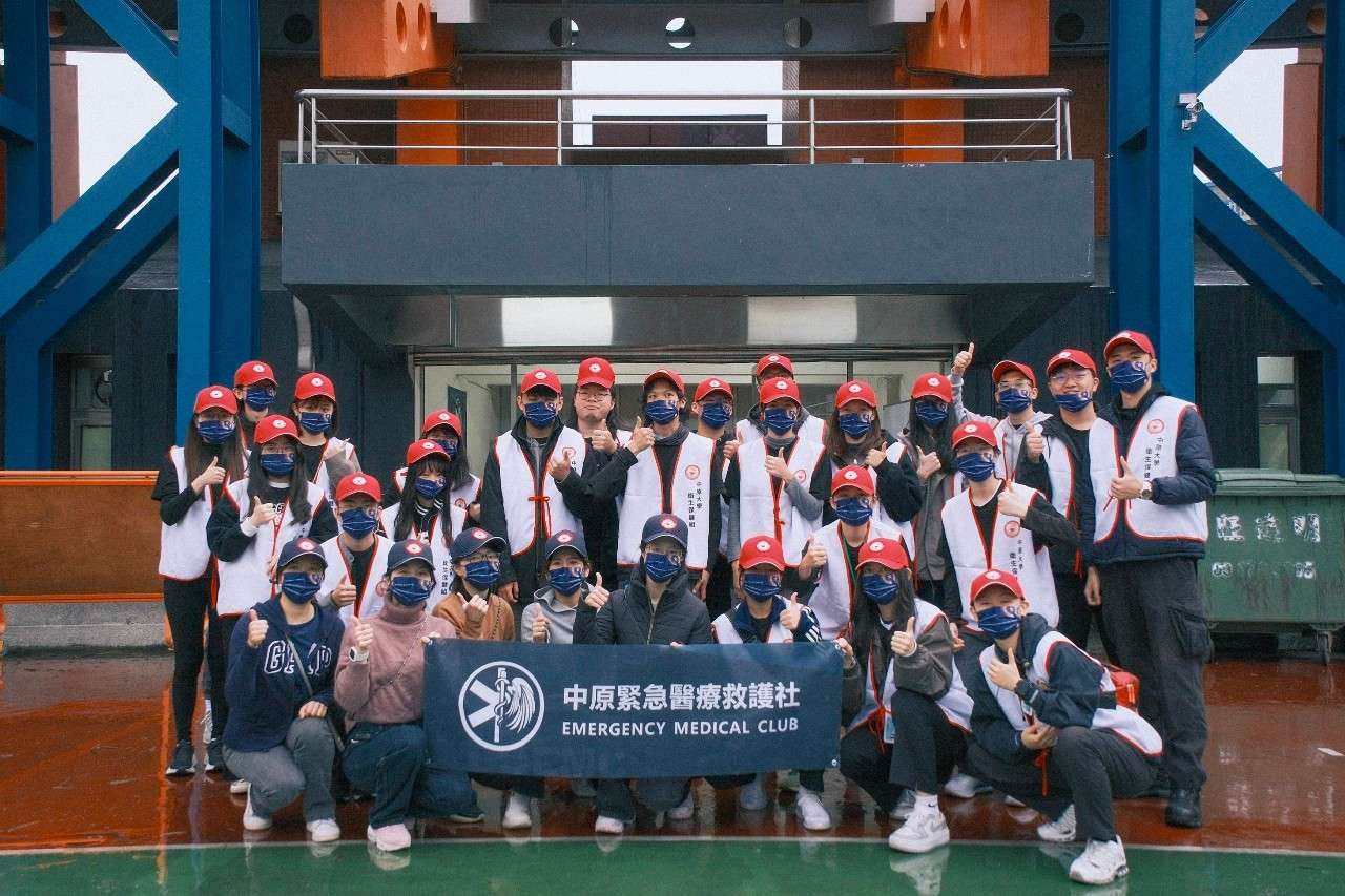 05 中原大學緊急醫療救護社在學校各大活動中提供救護服務。 0