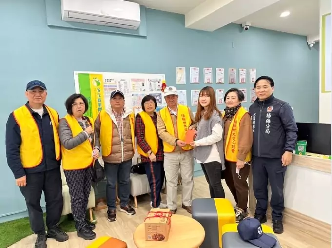 楊梅警攜手民間團體提供課後關懷班 助弱勢家庭學童快樂成長 楊梅警攜手民間團體提供課後關懷班 助弱勢家庭學童快樂成長