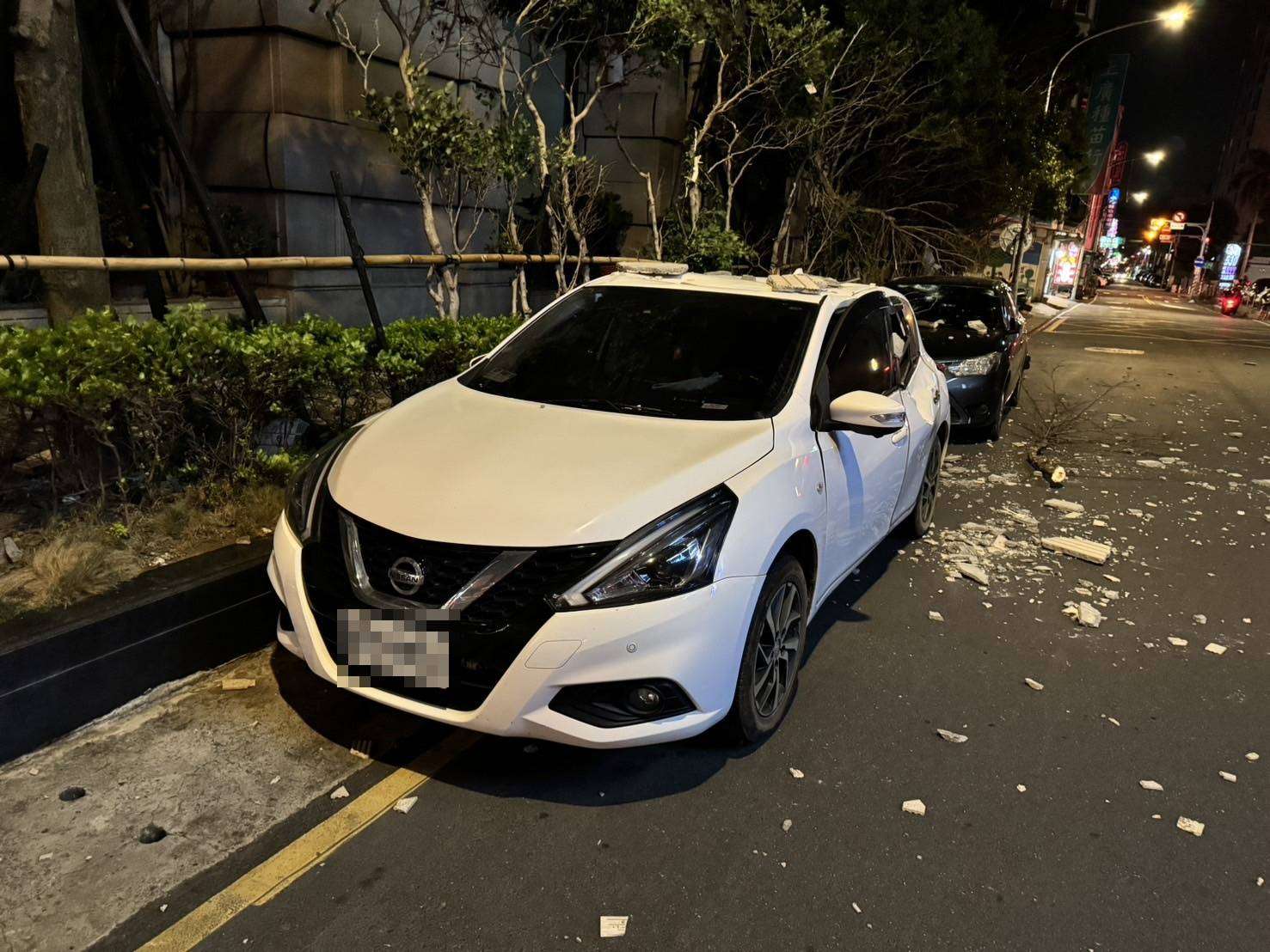 車停路邊慘遭「磁磚雨」砸凹 桃園建管處要求社區限期改善、賠償 1752098 0