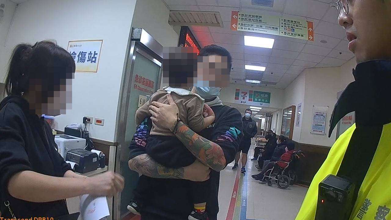 幼兒燙傷家長心急送醫 桃警開道助火速抵達 1761813