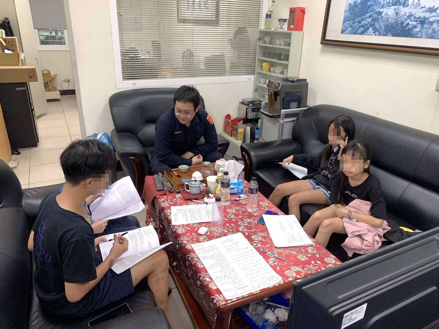 父親服刑困苦無依4兄妹 桃警結合公益團體溫馨送暖 1772715