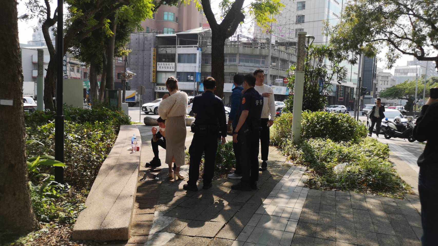 【有片】疑行車糾紛 「丟丟妹」與男友被球棒毆打警方偵辦中