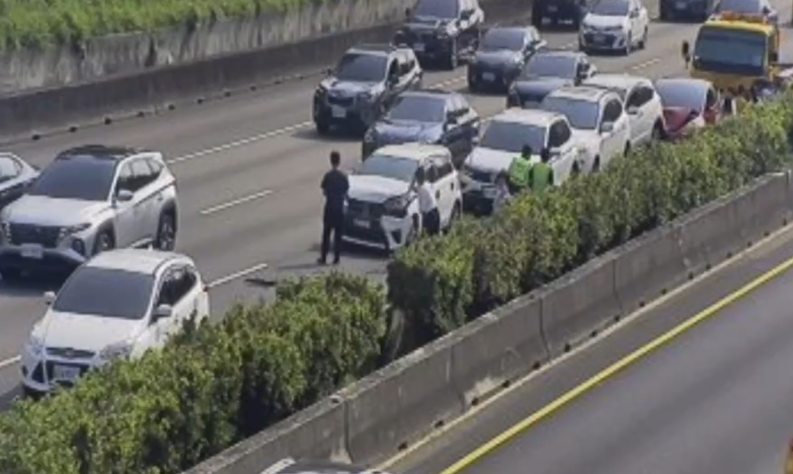國道1號6車追撞事故 車流回堵2公里