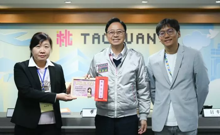 婦女節前夕 張善政表揚10傑出女公務員 婦女節前夕 張善政表揚10傑出女公務員