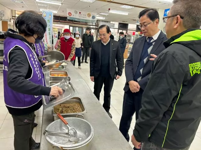 蘇丹紅毒辣椒粉竄全台 張善政為社區關懷據點食安把關 蘇丹紅毒辣椒粉竄全台 張善政為社區關懷據點食安把關