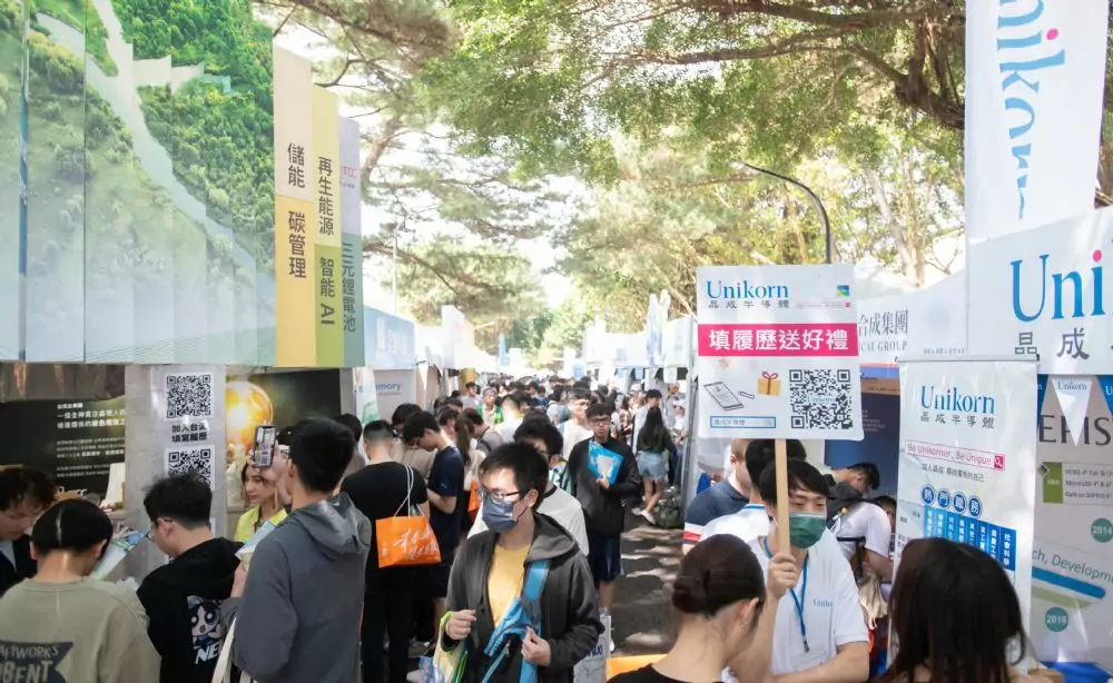 中央大學春季徵才企業博覽會登場 王明鉅盼提供學生更多元的選擇 中央大學春季徵才企業博覽會登場 王明鉅盼提供學生更多元的選擇
