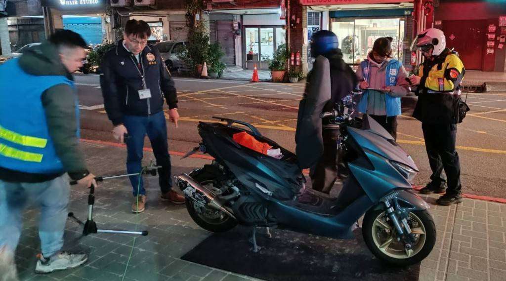 桃園環警監攜手打擊改裝車 4小時舉發15車排氣管噪音超標 2653498