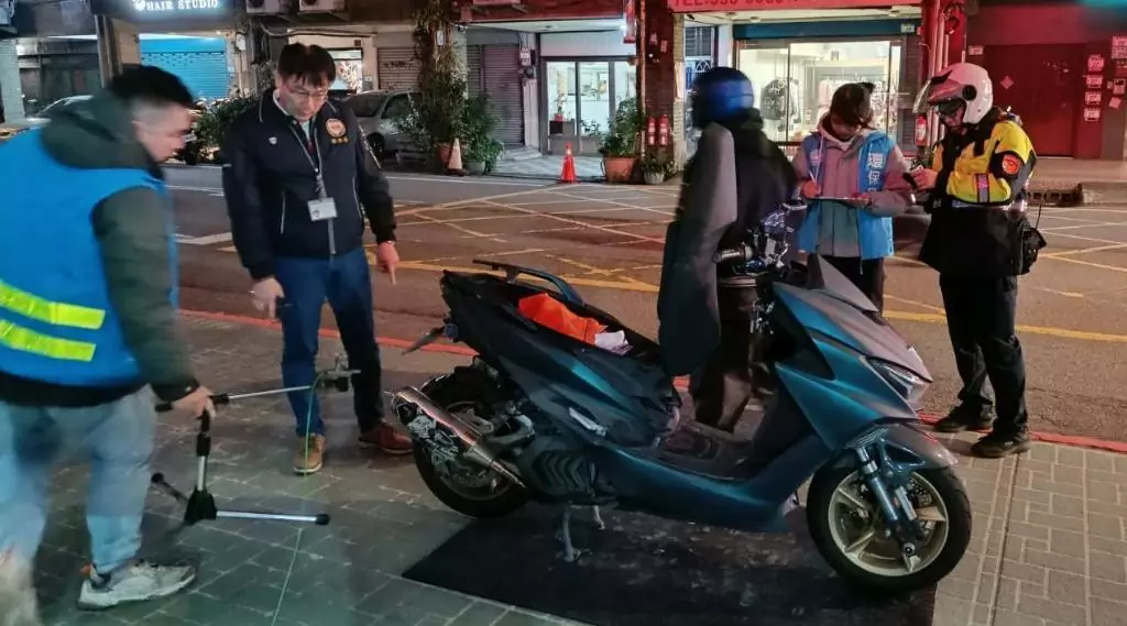 桃園環警監攜手打擊改裝車 4小時舉發15車排氣管噪音超標 桃園環警監攜手打擊改裝車 4小時舉發15車排氣管噪音超標