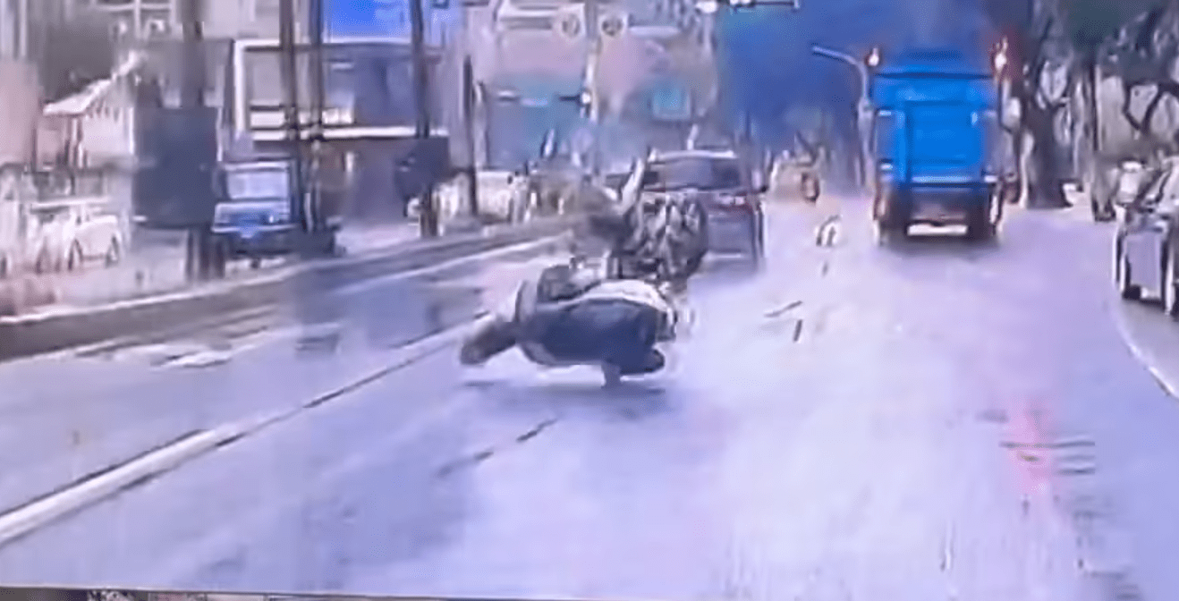 桃園三民路坑洞害助理摔車!許家睿籲檢討道路修補方式