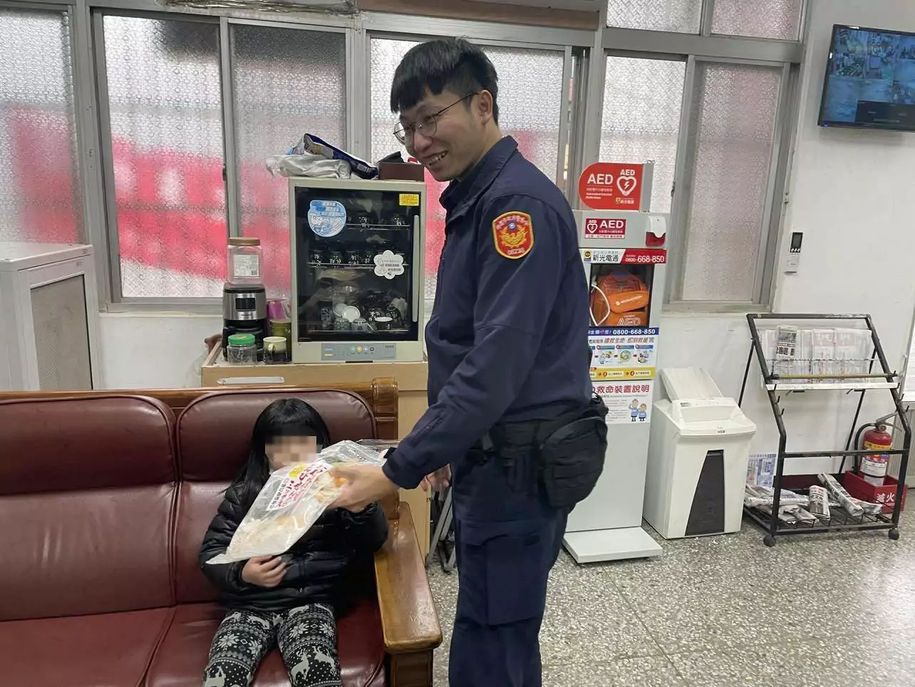 4歲女童迷路眼眶泛淚 大園警耐心安撫 352590 0