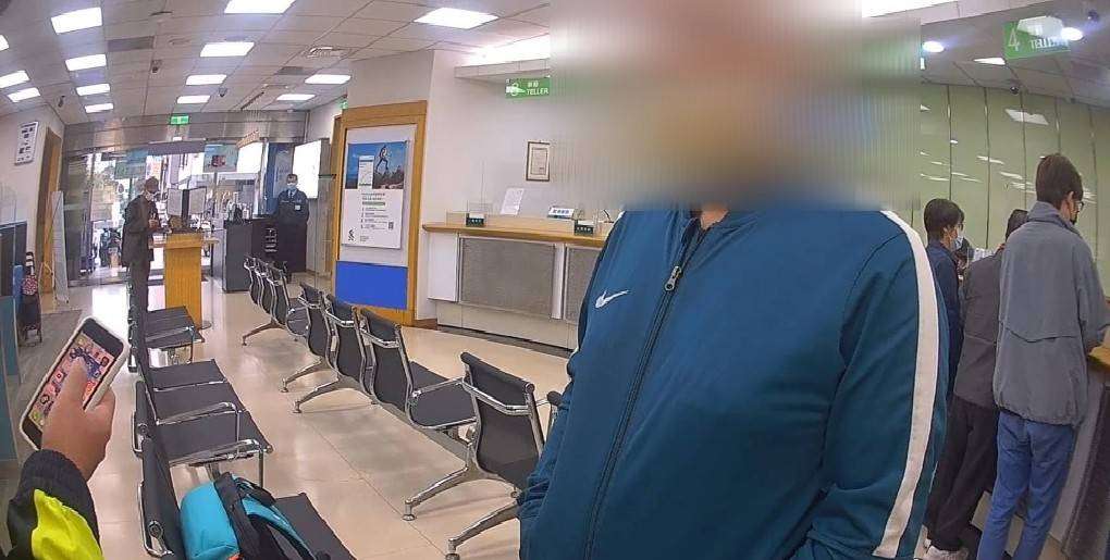 男臨櫃提款215萬 蘆竹警得知真相急勸阻 416913