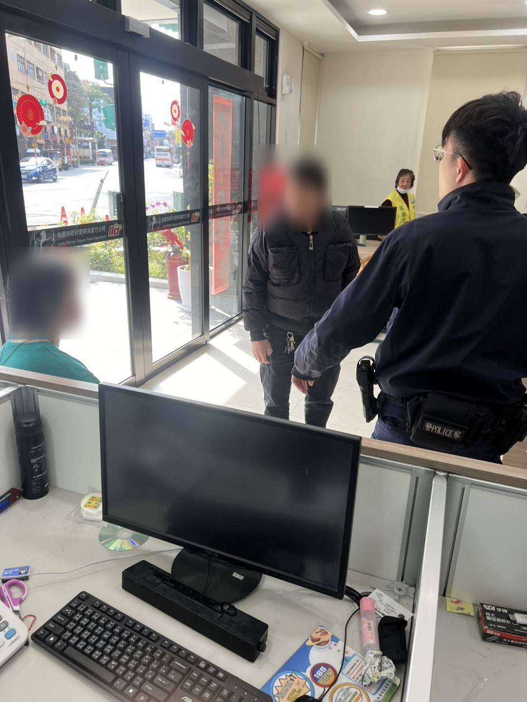 大園失智婦外出迷途到南崁 蘆竹警暖心助返家 420147