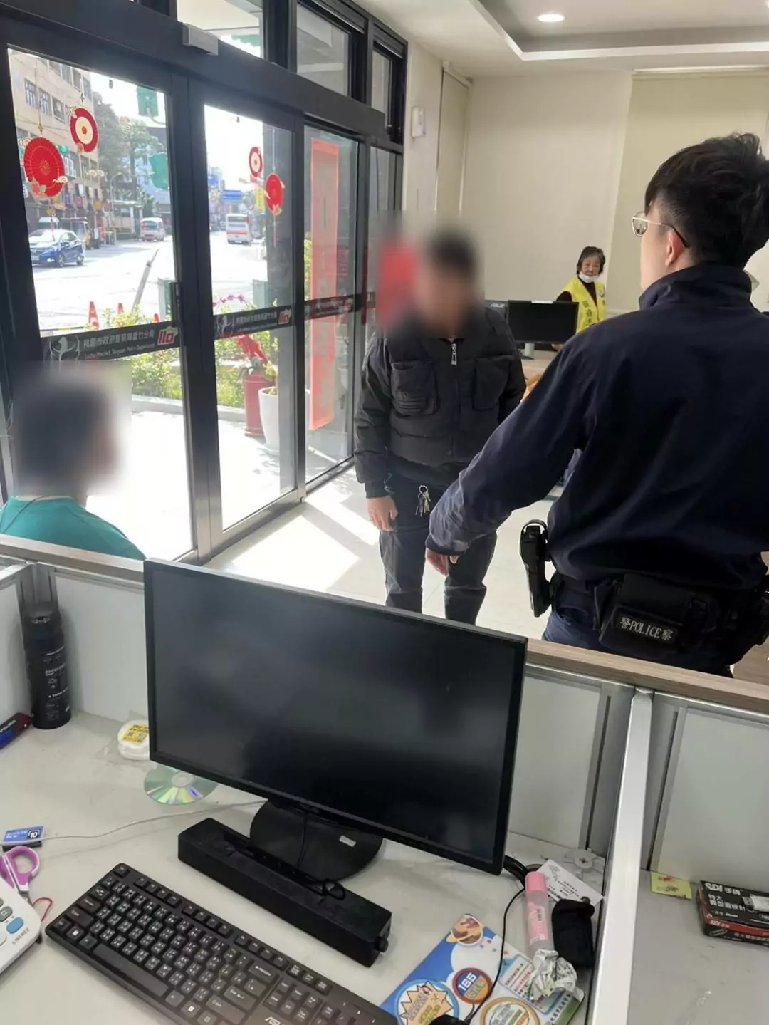 大園失智婦外出迷途到南崁 蘆竹警暖心助返家 420147