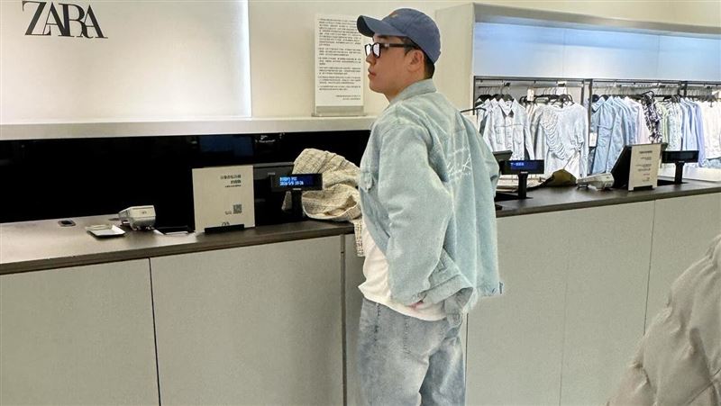 勝利來台現身東區ZARA!野生逛街照網笑翻