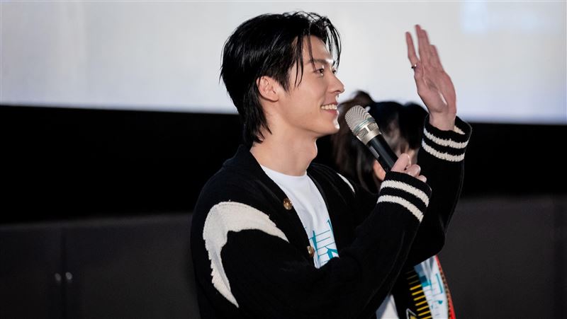 許光漢逼哭三千人!完美側臉帥出新高度