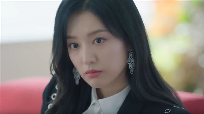 金智媛花錢不手軟!百萬耳環展現女王氣勢