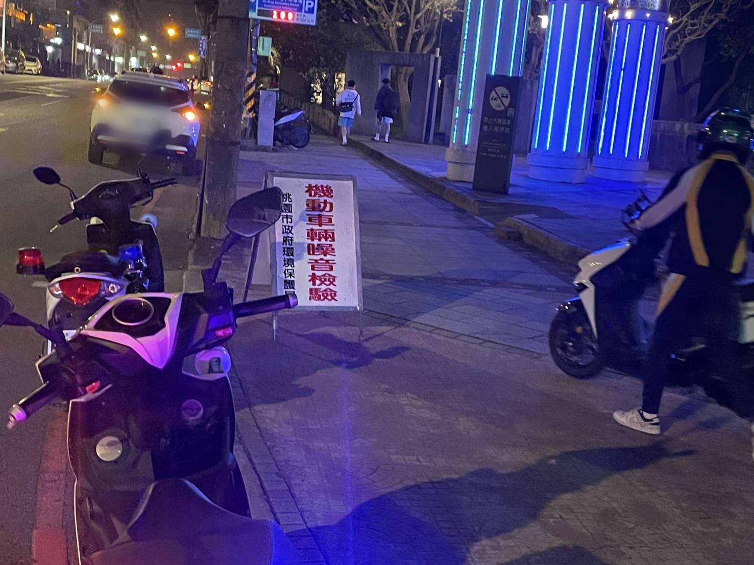 改裝車貼「沒有砲管不會騎車」 壢警測出噪音超標 4 0
