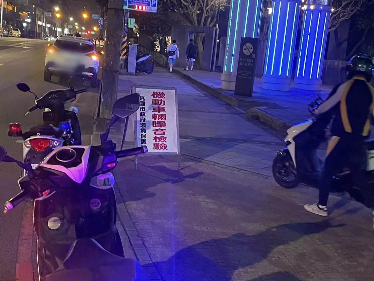 改裝車貼「沒有砲管不會騎車」 壢警測出噪音超標 4 0