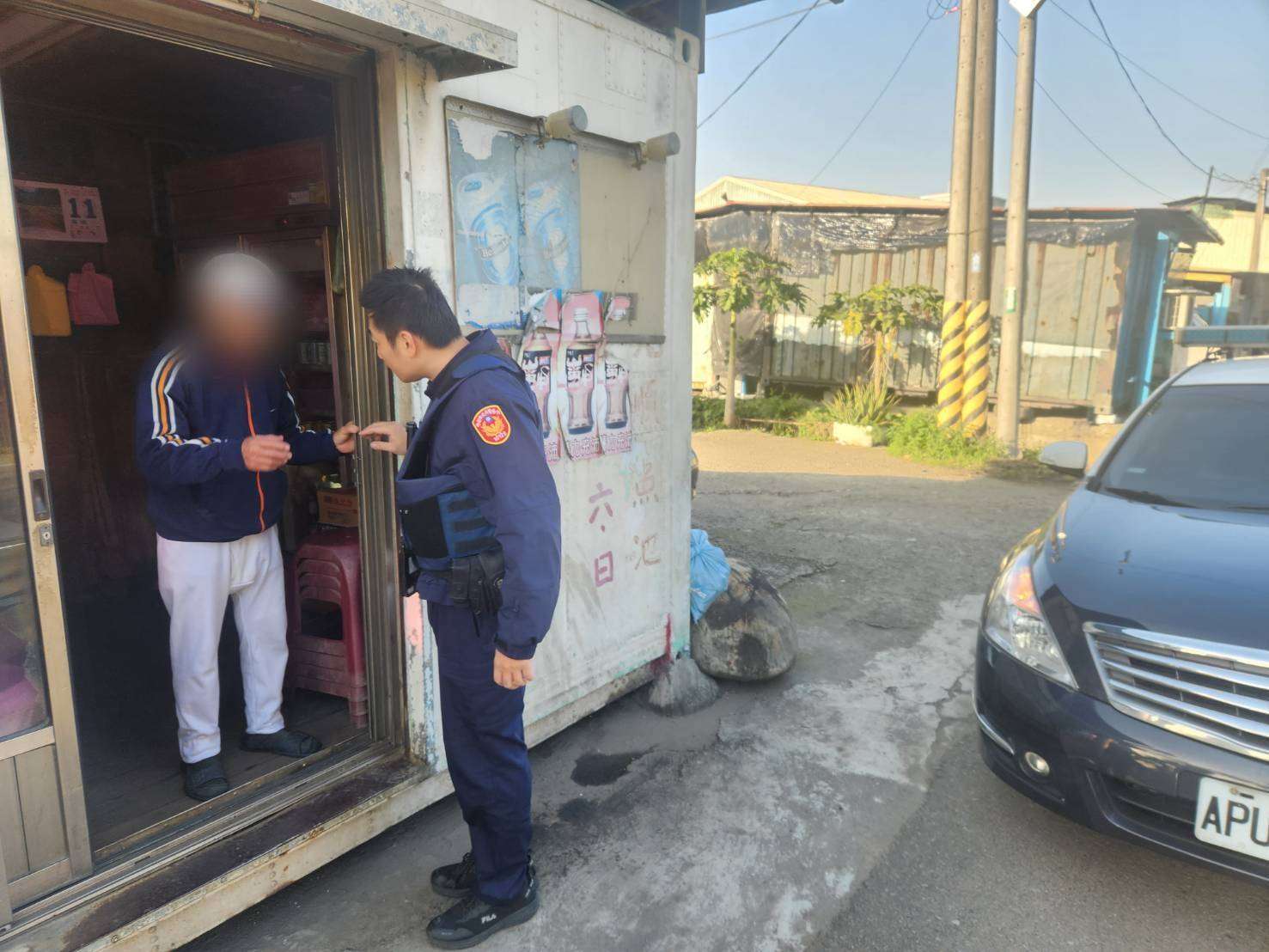 8旬翁迷路答非所問 八德警靠身上1物查身分 574727 0