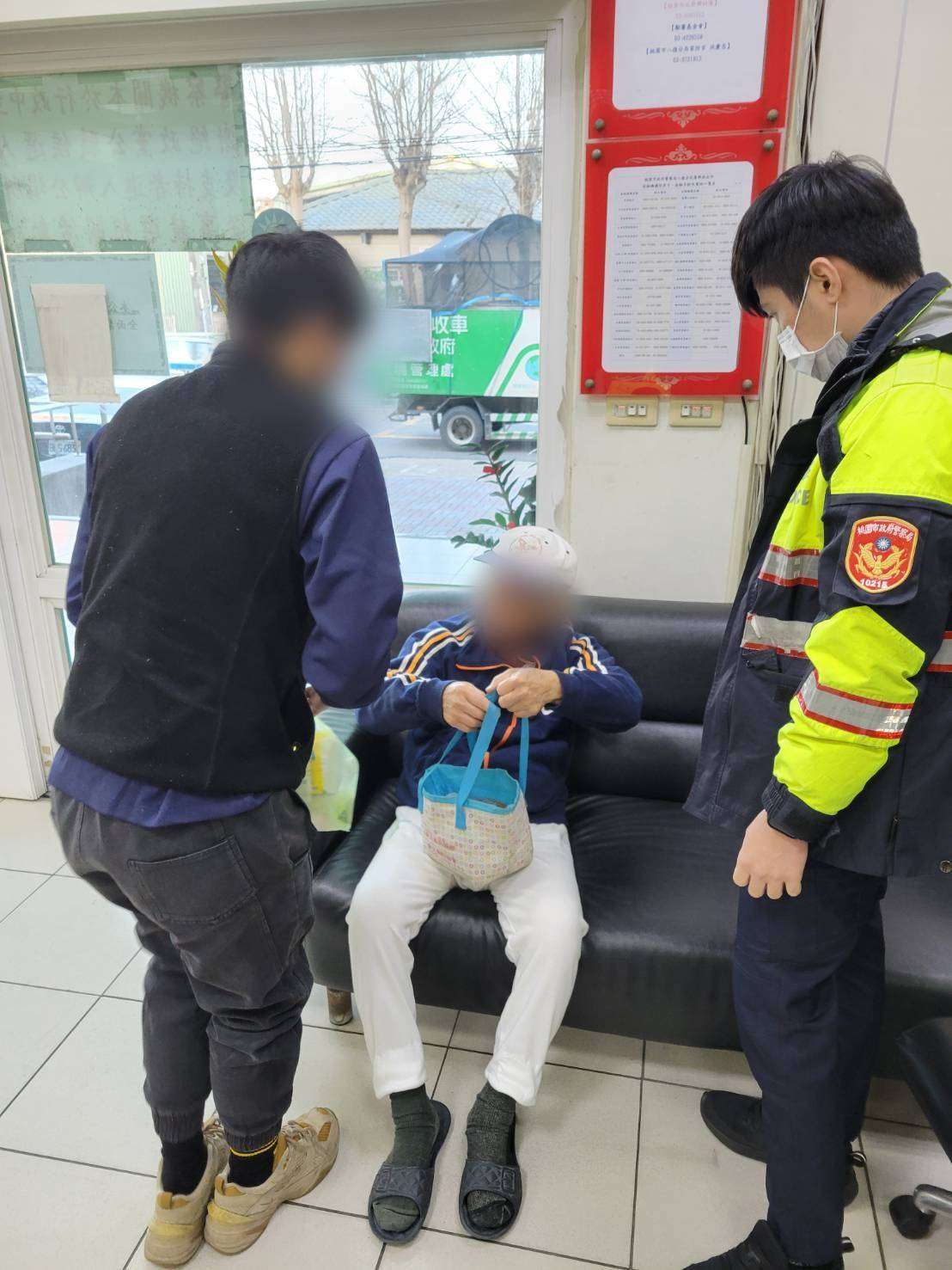 8旬翁迷路答非所問 八德警靠身上1物查身分 574729 0