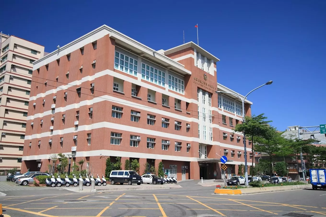 桃園旅館驚傳擄人!2嫌犯開車落深溝逃逸 遭綁男子OHCA送醫急救中 桃園旅館驚傳擄人!2嫌犯開車落深溝逃逸 遭綁男子OHCA送醫急救中
