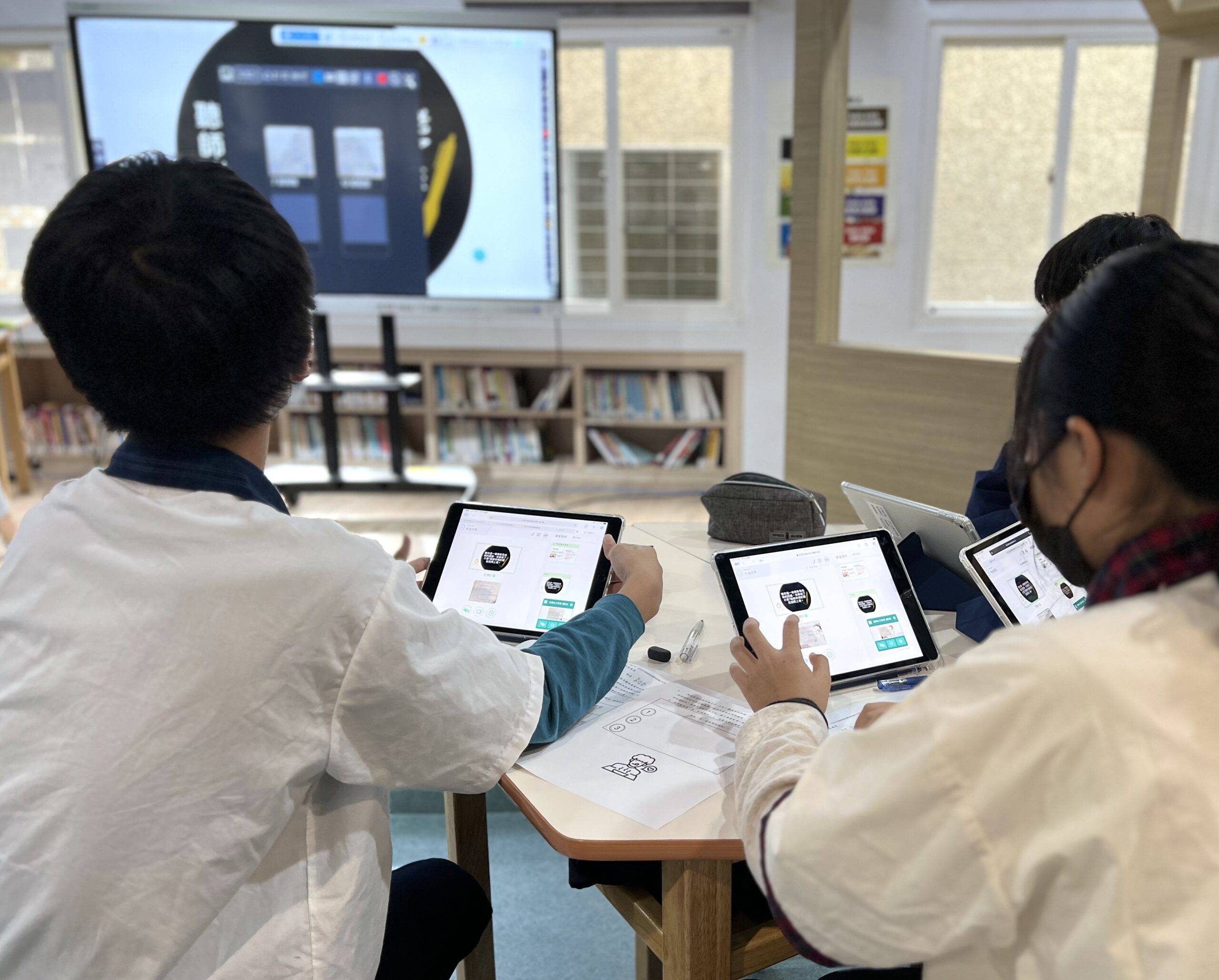 教育部優先推薦!生生用平板課堂教學軟體全新升級5大功能 HiTeach搭配學生載具1 scaled