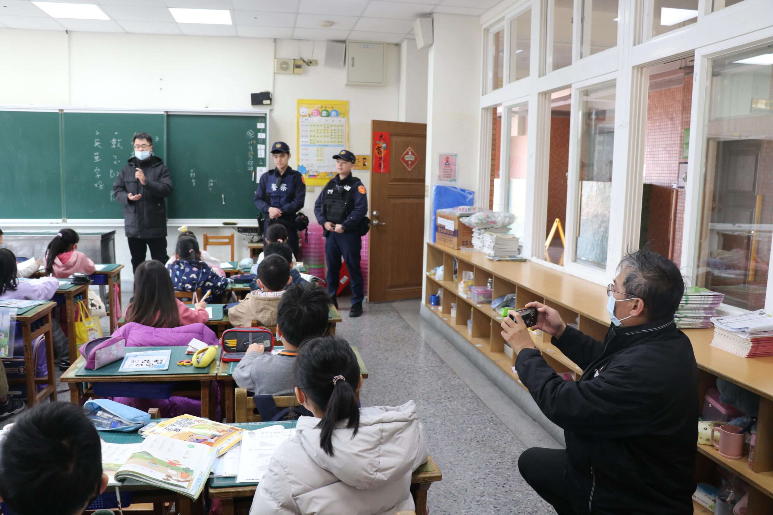 桃警、快樂國小辦理校園安全防護演練　過程逼真