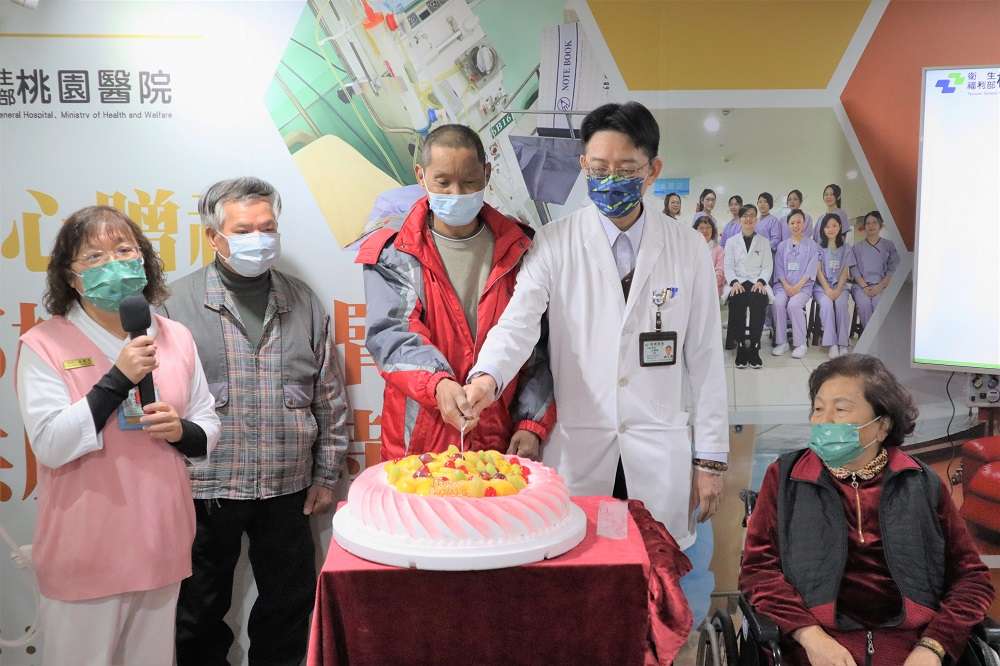 桃醫致力提升專業透析服務 善心人士捐贈2台洗腎機 IMG 3213