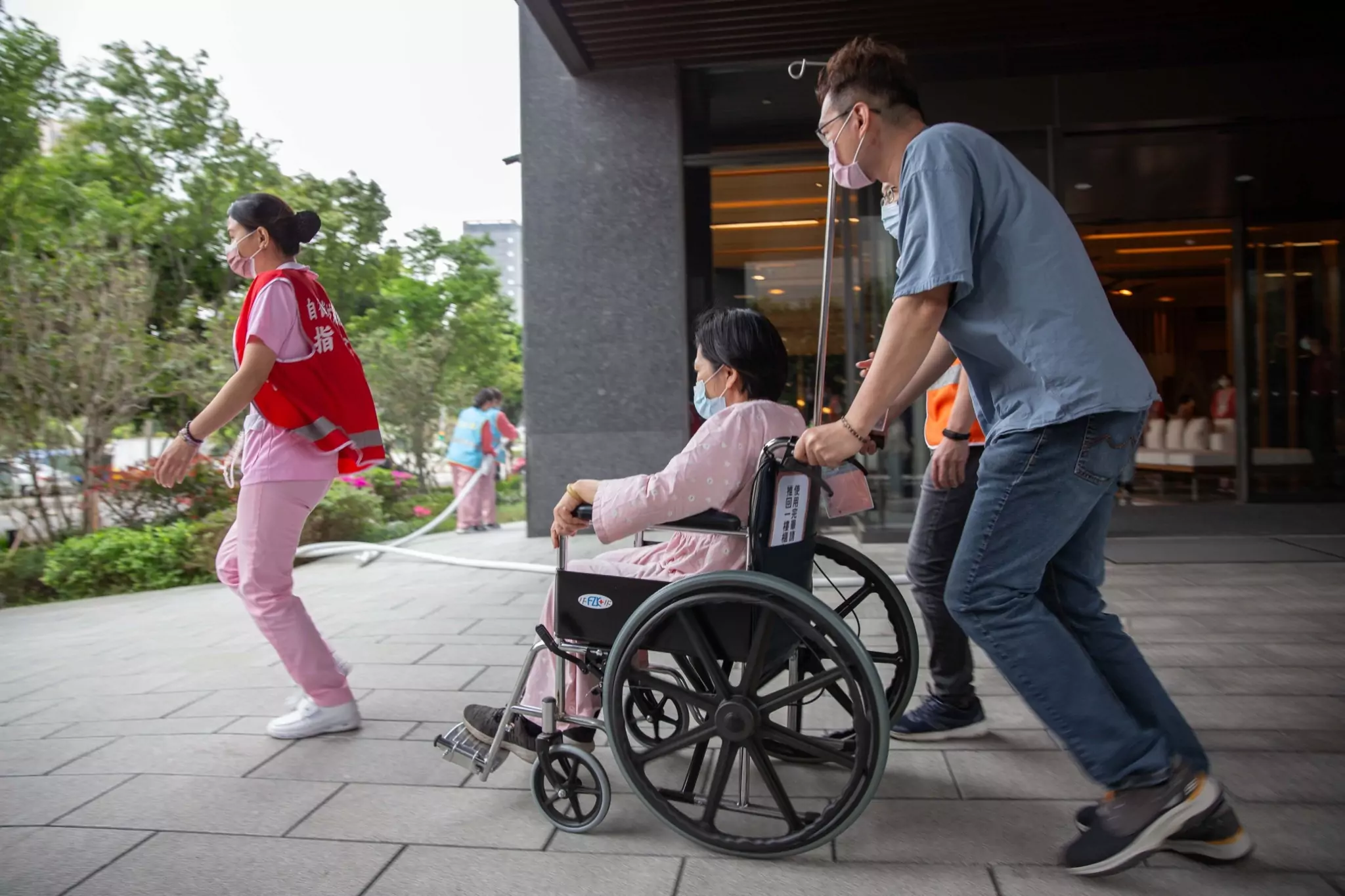桃消桃園分隊前進月子中心 使用罕見避難逃生設備防災演練 桃消桃園分隊前進月子中心 使用罕見避難逃生設備防災演練