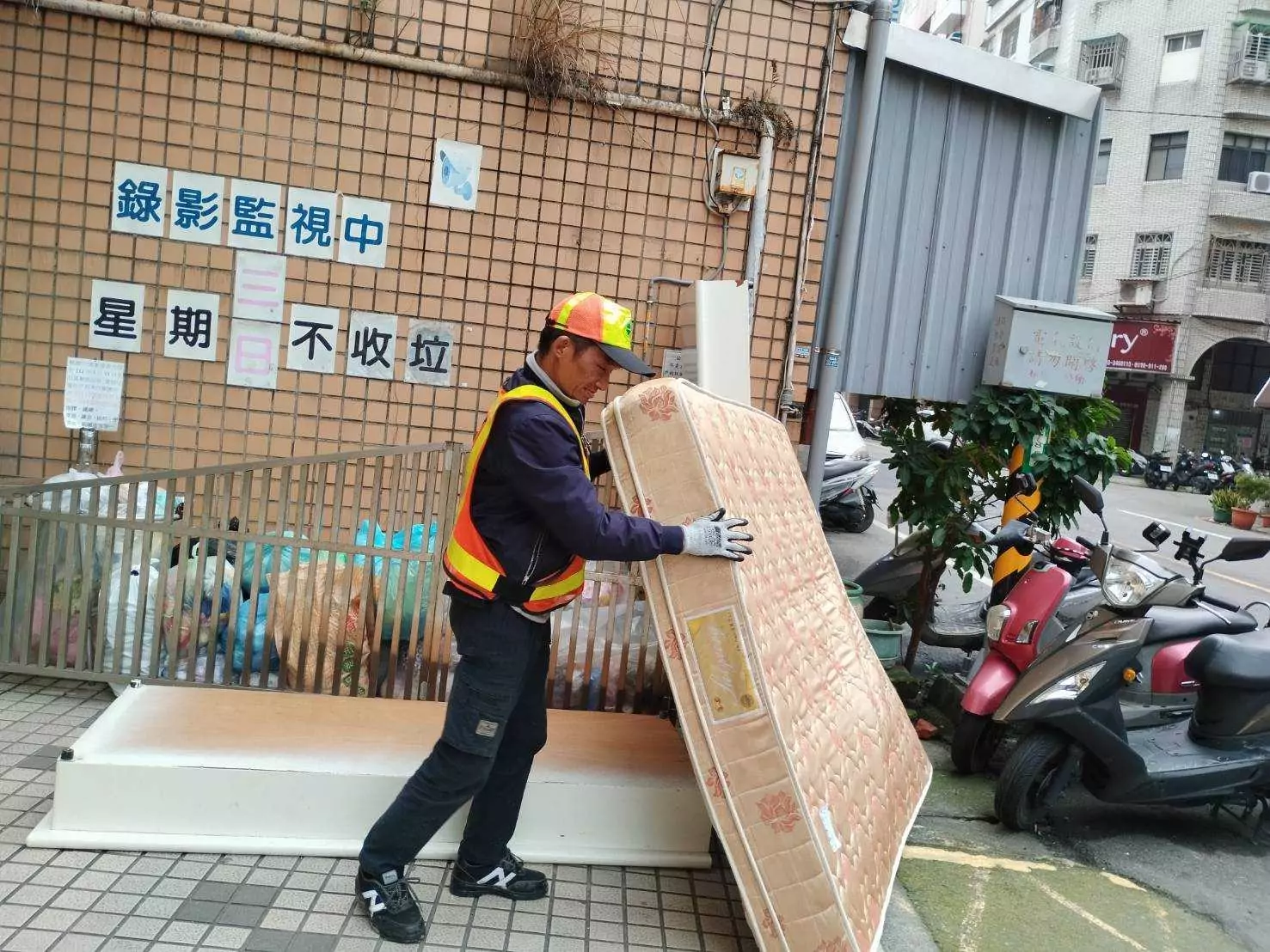 廢棄家具怎麼清?桃環保局教你這招輕鬆丟 廢棄家具怎麼清?桃環保局教你這招輕鬆丟