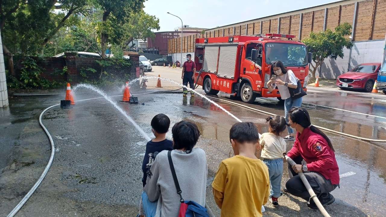桃消楊梅分隊攜手親子館防災教育 孩童化身小小打火英雄 LINE ALB 240323 3