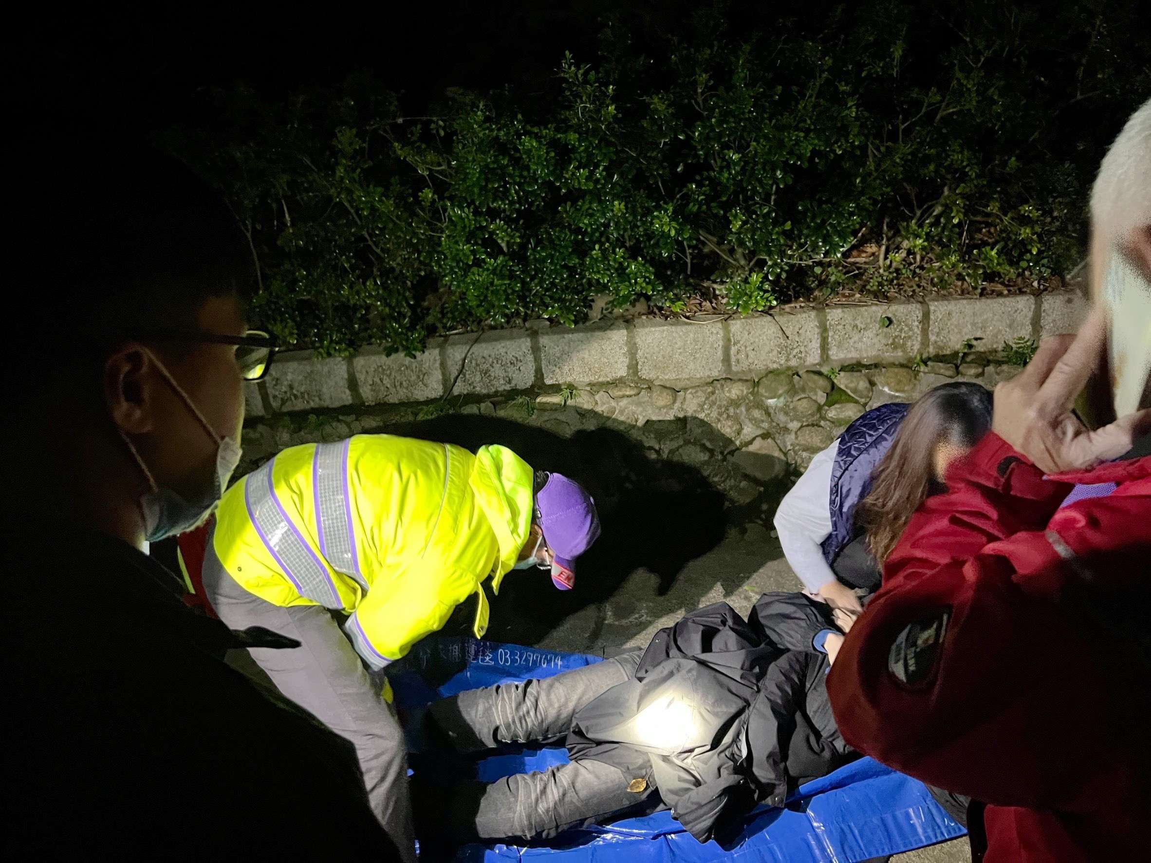 男子情緒低落離家失聯 龜山警地毯式搜山救命 S 104120429