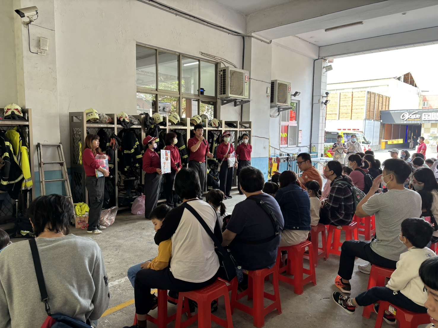 桃消楊梅分隊攜手親子館防災教育 孩童化身小小打火英雄 S 29368392
