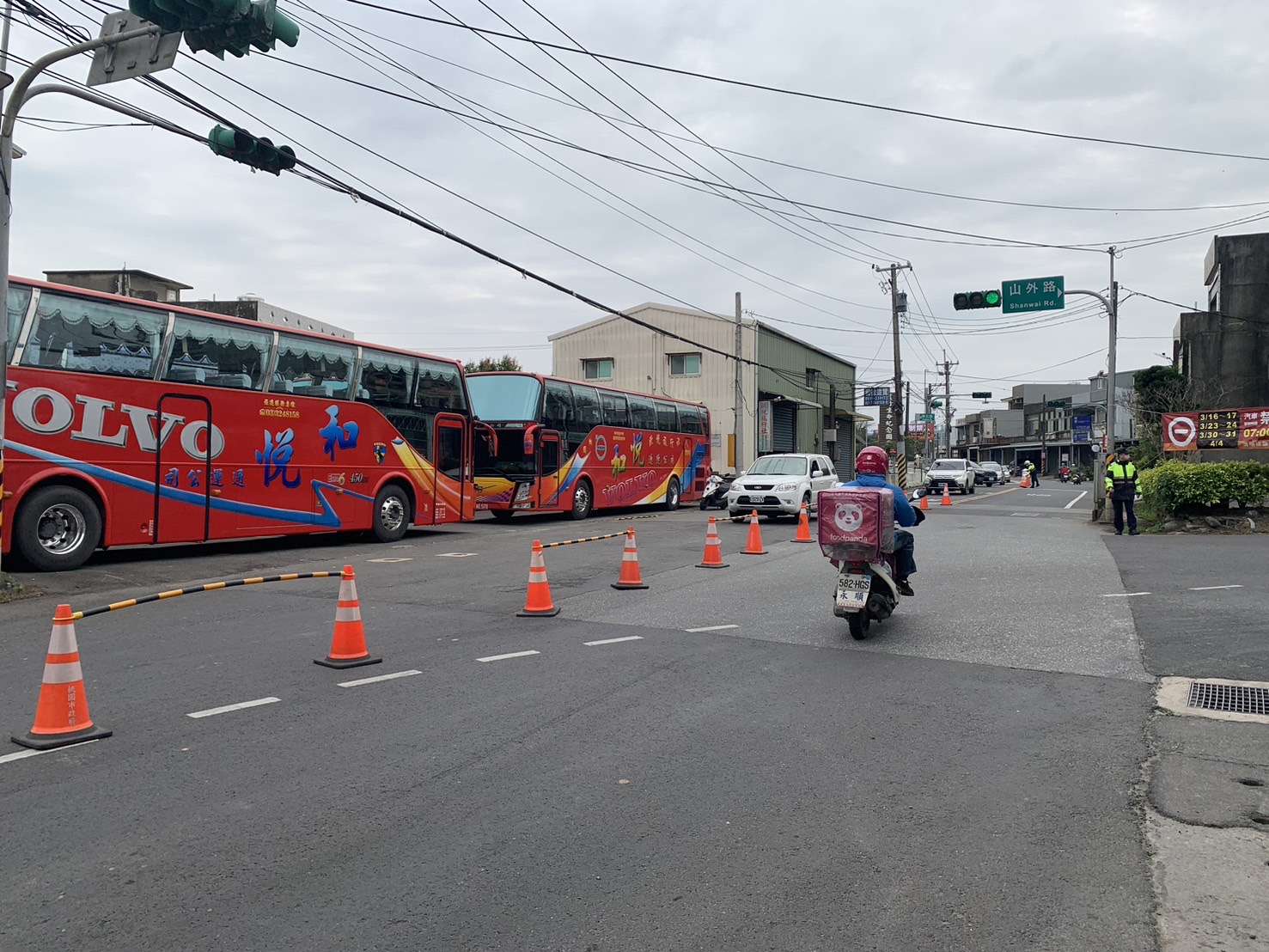 清明掃墓車潮多 蘆竹警曝周邊交通疏導措施 S 41099269