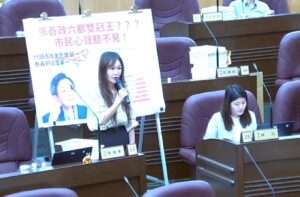 桃議員黃瓊慧批市府施政已亮紅燈 籲不要只會洗形象