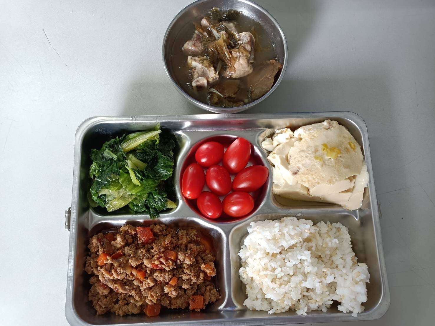 桃園教育局推廣食農教育 在地黑豬肉入菜學校營養午餐 S 46678094
