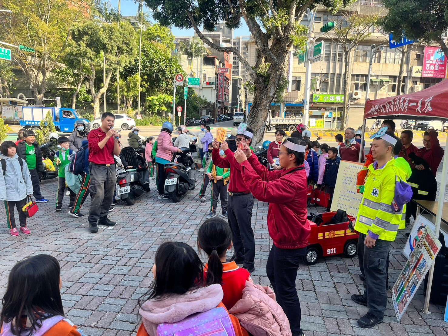 桃消三民分隊結合「寶可夢」宣導 強化學童正確掃墓觀念 S 595632157 0