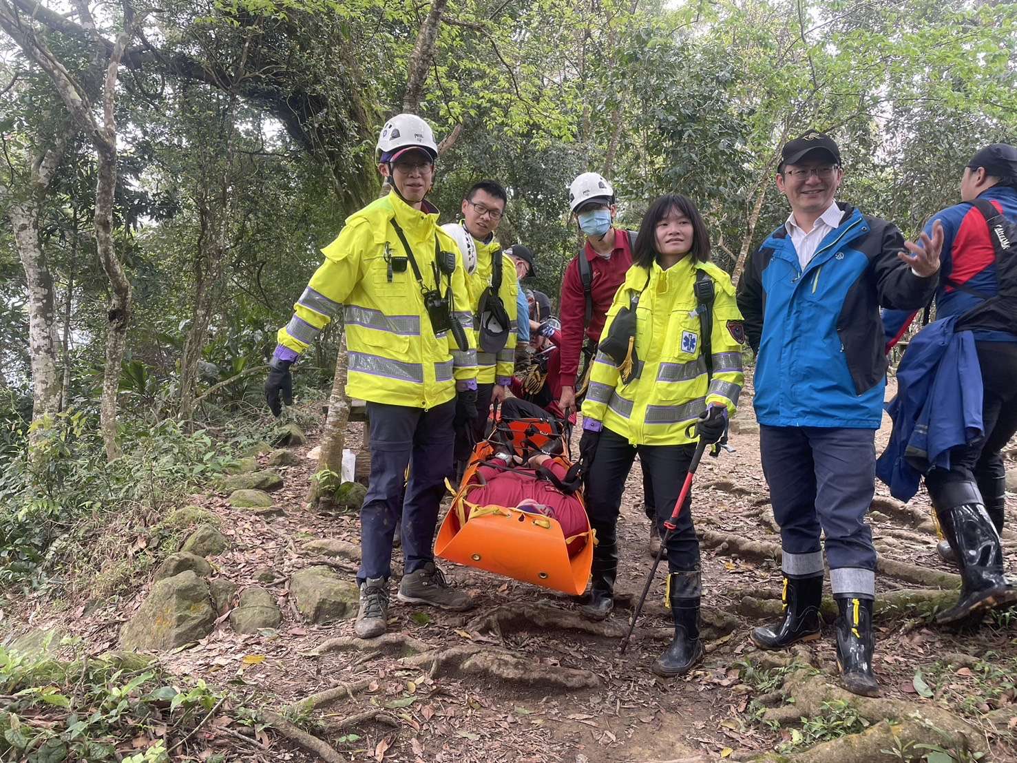 桃消大溪分隊守護民眾登山安全 攜手山岳協會強化救援能力、山徑標示 S 60481641