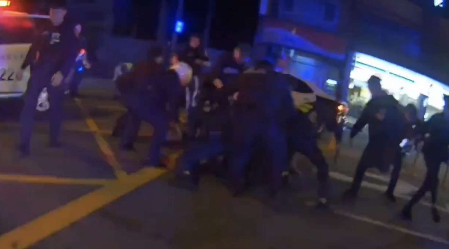 【有片】驚悚畫面曝光!桃園嫌犯深夜朝警局開槍 警匪追逐1員警左肩負傷 S 66789389