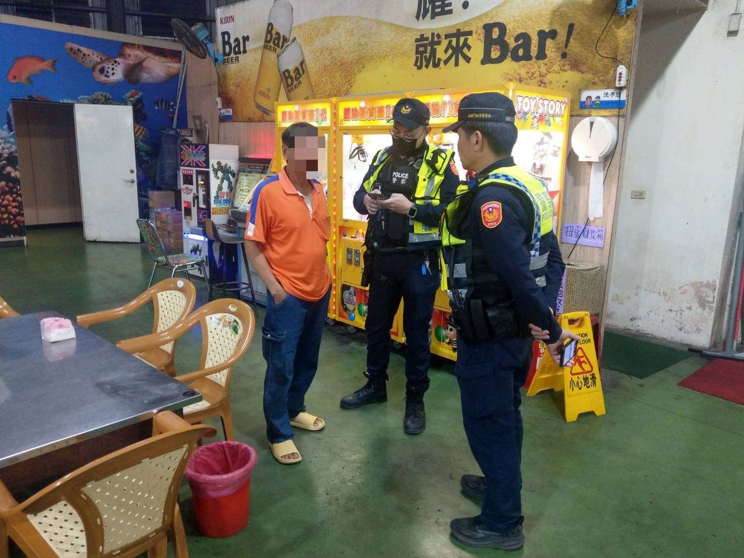 龍潭警擴大臨檢 維護治安平穩 S 9881130 0